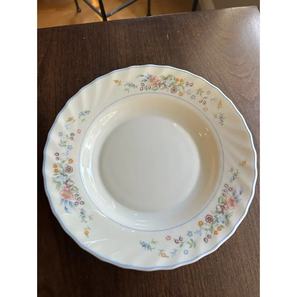 4 Arcopal France Victoria Floral salad Plates French milk glass